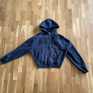 Axel arigato hoodie  - Axel arigato hoodie 9/10 skick ser ny ut storlek M 