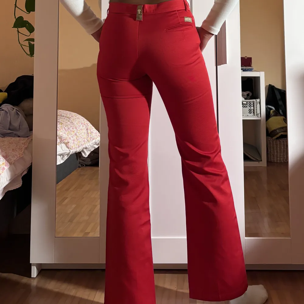 Assnygga röda byxor från Freeman T Porter!💋 Små i storleken, mer än W27!. Jeans & Byxor.