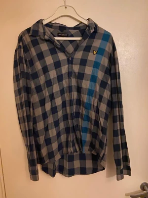 Skjorta  - Nästan nya 