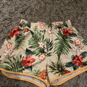 Shorts  - Väldigt sköna. 