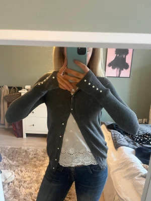 Kofta - Jätte snygg kofta med fina knappar! Jätte bra skick!💞