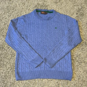 Morris Tröja Merino, Blå - Fin stickad tröja från Morris i 100% merinoull, mycket fin kvalité och i toppskick. Storlek M! 