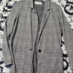 Kavaj liknande  - Går att ha som vår jacka eller över ett basic linne me snygga chinos. Aldrig använd 