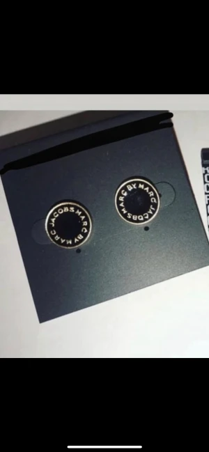 Svarta örhängen  - Helt nya aldrig använda 