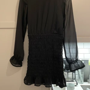 H&M draperad klänning -ny! - Aldrig använd. :) 