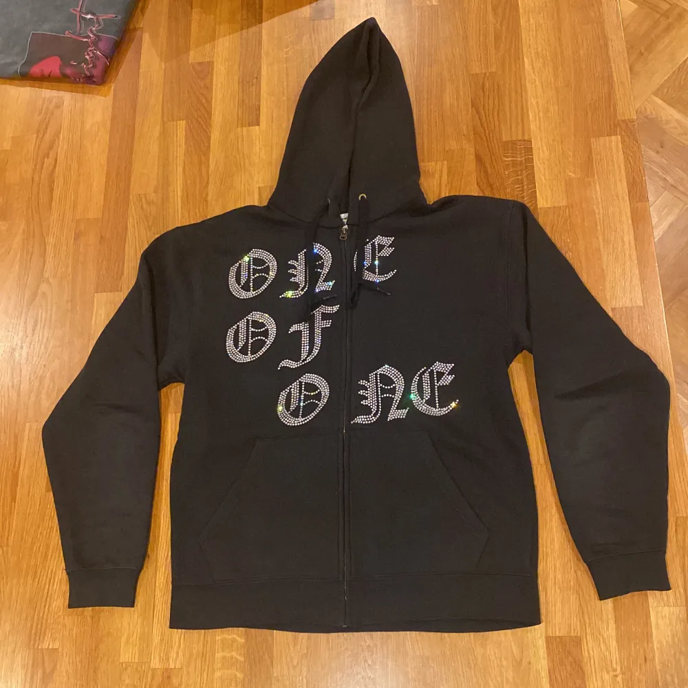 One of One zip hoodie, limited, nypris 1500. Tröjor & Koftor.
