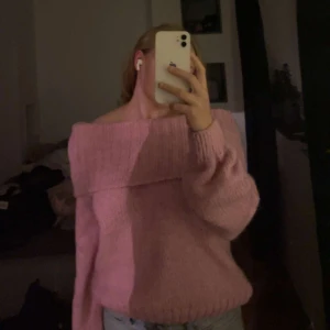 Stickad tröja  - Säljer min fina stickade tröja och den är använd ca 3 gånger! Hör av dig om du funderar på något! 😊köptes för ca 400kr.