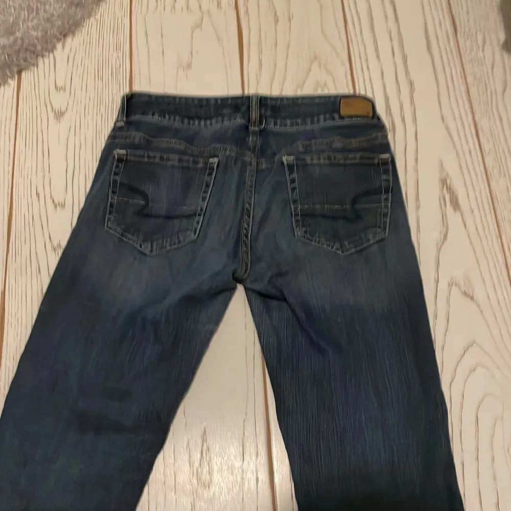 Jätte fina jeans som är tyvärr lite förstora för mig:( aldrig använt och är i mycket bra skick!💕skulle säga att byxorna passar för nån som har storlek 36💖. Jeans & Byxor.