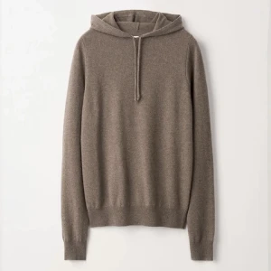 Brun softgoat hoodie - Skit snygg till vintern🙌🏼 inte nopprig så nästan nyskick!🙌🏼  Nypris: 3295kr