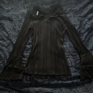 Tröja - Jättefin tröja från stories i storlek xs. Knappt använd och i fint skick. 🫶🏻💕🤩 Använd gärna ”köp nu” 🤍