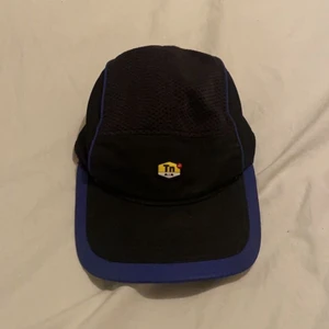 Nike tn keps - Säljer en Blå TN keps. Slutsålda överallt. Ganska sköna och fina, kan matcha till mycket. Bra skick