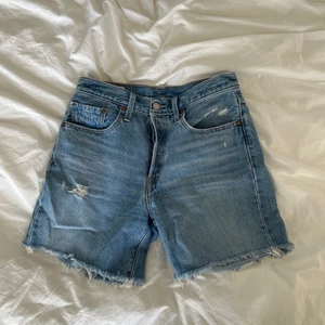 Levis shorts - Levis 501 mid thigh shorts❤️ stl w27