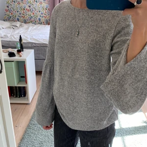 Grå tröja från Zara - Grå mjuk tröja från Zara💕 Fint skick🌟 40 kr+frakt