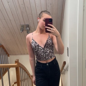 Topp från ginatricot  - Fin topp som jag inte längre får användning av