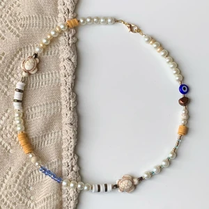 Beach necklace  - Halsband i strandens färger🐚🌊  Ca 41 cm långt gjord av metallwire. Går att få i önskad storlek💖 