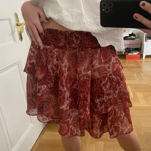 Söt kjol - Denna köpte jag för kanskw 3/4 år sen på Gina Tricot, men aldrig använt riktigt. Jättejättesöt kjol med så fin färg. Minns ej vad jag köpte den för🥰