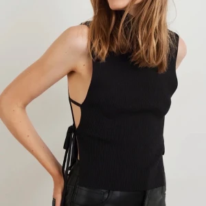 Topp - Säljer denna helt oanvända toppen för får inte användning för den. Sitter jättesnyggt men inte min stil💓