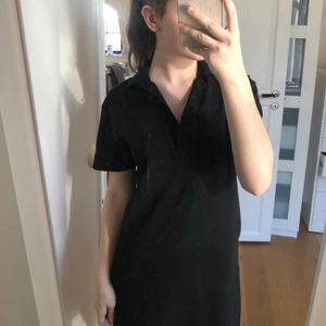 Klänning - Svart klänning igen Zara!! Storlek: S. Superfin att ha till vad som helst 💋 80kr plus frakt 📦 