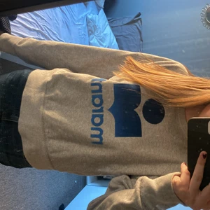 Isabelle marant - Undrar om nån vill byta denna mot en likadan fast svart tryck. Skriv om ni har annan färg också som jag kan tänka mig. Köpte för en månad sen så är spm ny!