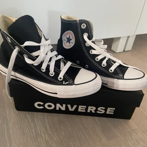 Converse - Helt oanvända converse i storlek 37! Säljer pågrund av att de inte kommit till användning🤍