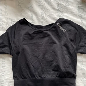 ICANIWILL Träningströja - Svart träningströja från ICANIWILL🖤 Använd fåtal gånger!