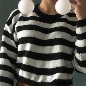 Tröja - Säljer nu denna tröja som jag köpt på plick är i M men skulle mer säga att den är i S/XS