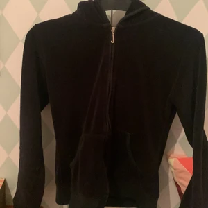 Juicy  - Hej! Jag säljer min favorit kofta från juicy i stolek barn M men är sån xs i vuxen 