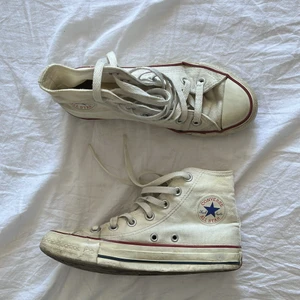 Converse skor - Supersnygga converse skor perfekta nu till våren, dom är i 36,5 men passar även mig som har 37-38💕