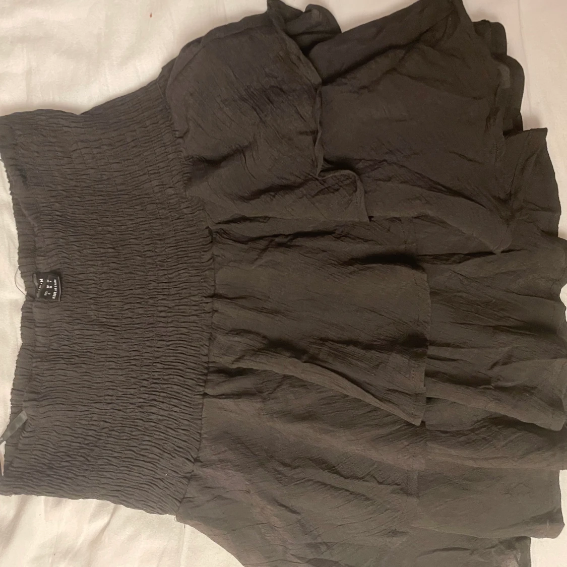 Svart volang kjol  - 91