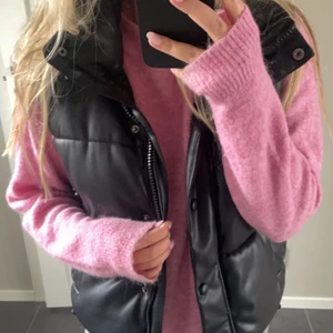 Väst  - Skinnväst från zara i storlek s🤍 frakt tillkommer!! 