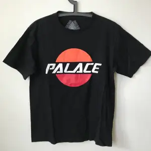 Palace Pal-Sol Logo T-Shirt  Size medium, regular men’s small / medium fit. Great condition, no flaws or damage.  DM if you need exact size measurements.    Buyer pays for all shipping costs. All items sent with tracking number.   No swaps, no trades, no offers.  