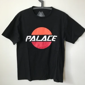 Palace Pal-Sol Logo T-Shirt  - Palace Pal-Sol Logo T-Shirt  Size medium, regular men’s small / medium fit. Great condition, no flaws or damage.  DM if you need exact size measurements.    Buyer pays for all shipping costs. All items sent with tracking number.   No swaps, no trades, no offers.  