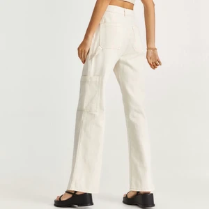 Cargobyxor - Helt nya superfina cargobyxor strl 34 men passar mig som har 36! Säljer då de inte kommer komma till användning. Prislapp finns kvar! Nypris 299, säljer för 200