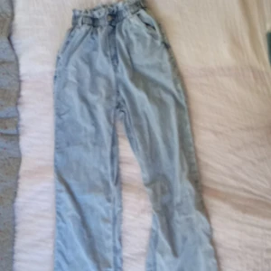 Tunna jeans STL 170 - STL 170 använda 5-6 gånger sköna på sommaren/ våren 