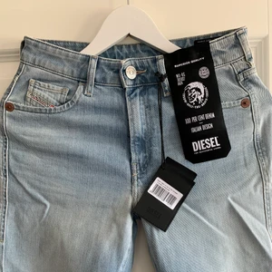 Disel jeans - Helt nya blå disel jeans. Storlek 26/32. Mid waist. Köpare betalar för frakt.