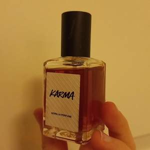 Parfymen KARMA från LUSH, 30 ml. Knappt använd. Nypris 400 kronor. Kan hämtas i Visby.