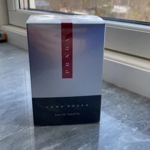 Prada Luna Rosa ( EDT ) 50ml - Oöppnad parfym från Prada, felbeställning. frakt ingår ej 