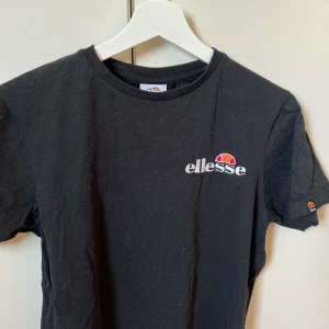 Tröja - Fint skick aldrig använd. Storlek S. 50kr pluss frakt