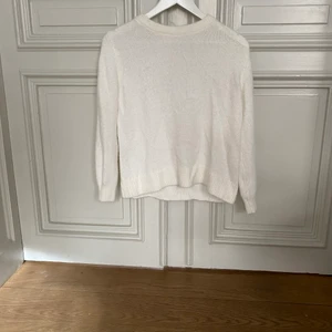 Fluffig vit tröja - Vit fluffig tröja