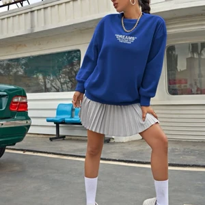 Snygg sweatshirt!! - En supersnygg och gosig sweatshirt från SHEIN. Aldrig andvänd💙💙 Storlek XS men skulle även passa S då den är lite större i storleken💙