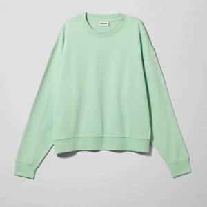 sage/mintgröna tröja - säljer min sweatshirt pga inte används så mycket, perfekt till sommaren och passar bra med kjol💗