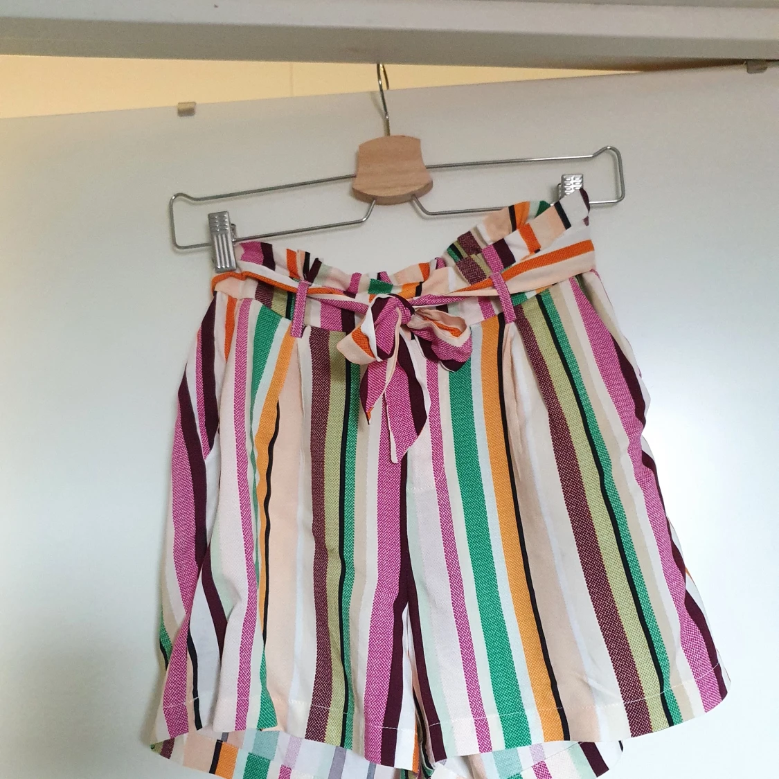 Färg glad blus med shorts - 90