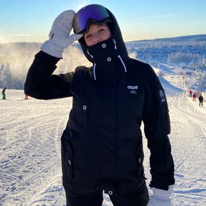 Dope skidjacka - Säljer min fina dope skidjacka som är som ny i skick! Skriv privat för fler bilder. Nypris : 1899kr