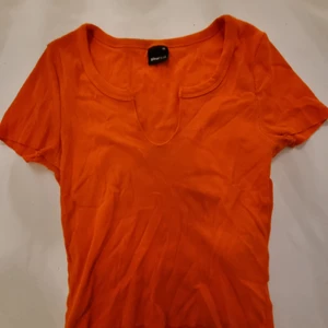 Orange top - Top från Gina tricot i stl xs. Jättefin färg! Jättebra skick