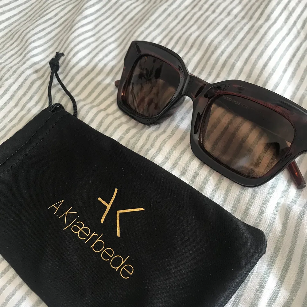 Bruna solglasögon från märket A. Kjærbede 🤎 Köptes i Köpenhamn 2018 för ca. 300 sek 💛 Säljer då de inte kommer till användning längre💫. Accessoarer.
