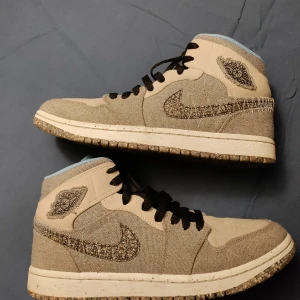 Jordan 1 "Crater" - Ett par Jordan 1 crater i storlek 42.5✨ En utav skorna är lite creasade med det syns knappt👑Box finns inte❌ Det går att köpa till Creaseskydd om man vill ✅