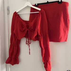  Matchande kjol och topp  - Aldrig använda, storlek 1xl pluss storlek 