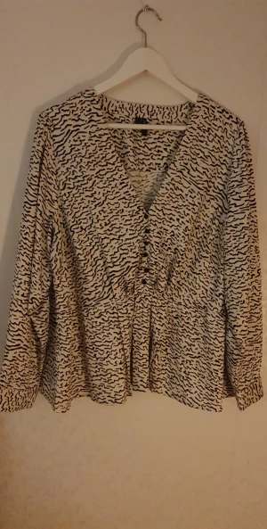 Fin blus  - Fin blus i stl 52 från vero moda.  