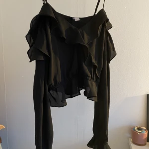 blus  - Nyskick och perfekt till vardag och klä upp sig!