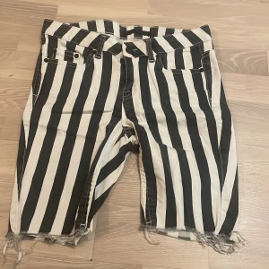 Shorts - Randiga shorts från gina tricot i strl 38